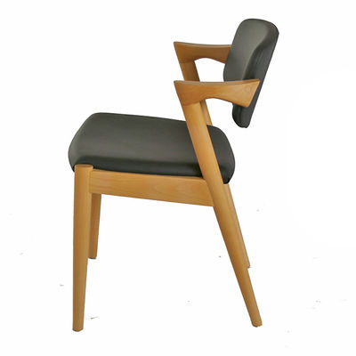 Silla de comedor de cuero PU comercial de madera para cafetería de hotel versátil y funcional
