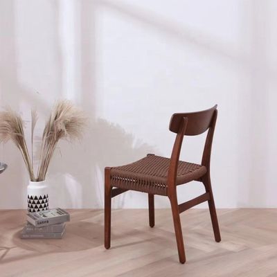 Muebles de comedor y sala de estar clásicos de buen diseño sillas de madera de roble antiguas con asiento de cuerda