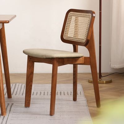Crear una experiencia gastronómica de lujo con Nordic Light Luxury Solid Wood Rattan Back Chair