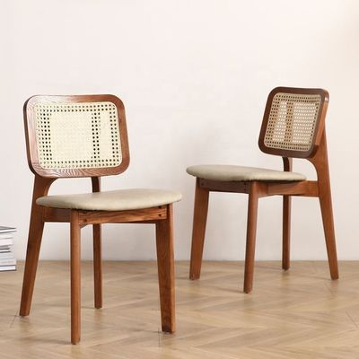 Crear una experiencia gastronómica de lujo con Nordic Light Luxury Solid Wood Rattan Back Chair