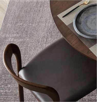 Respaldo de espalda doblado moderno de madera maciza apilada silla de comedor tapizada de cuero con diseño de respaldo curvo