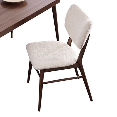 Silla de comedor con piernas de madera de cuero de PU para muebles de comedor modernos específicos