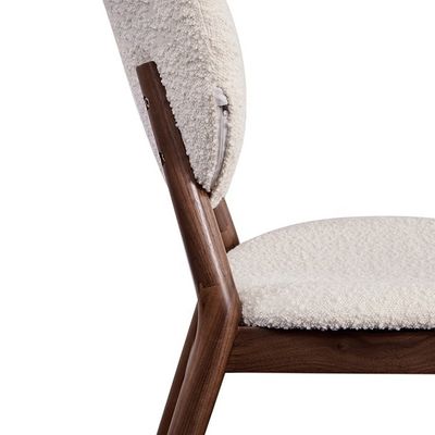 Silla de comedor con piernas de madera de cuero de PU para muebles de comedor modernos específicos