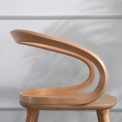 Servicio OEM aceptado silla de comedor moderna con ala de brazo de forma redonda y diseño artístico de madera sólida de ceniza nórdica