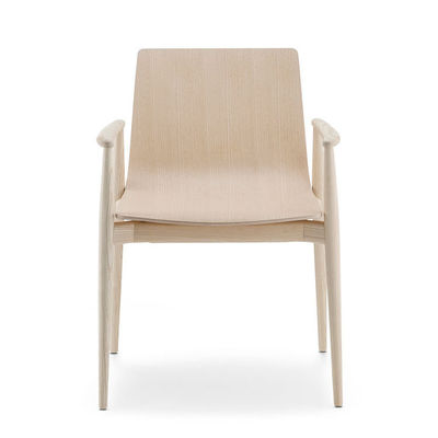 Nordic Light Luxury Silla de madera sólida Silla de comedor tapizada de cuero para hotel Cafetería y sala de estar Envasado de correo