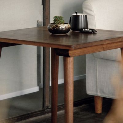 Color personalizado Sala de comedor de madera sólida Mesa de café cuadrada Moderna Luz de lujo Mesa cuadrada pequeña