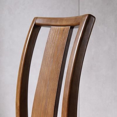 Diseño único sillas de comedor de madera sólida modernas en acabado de roble para restaurantes