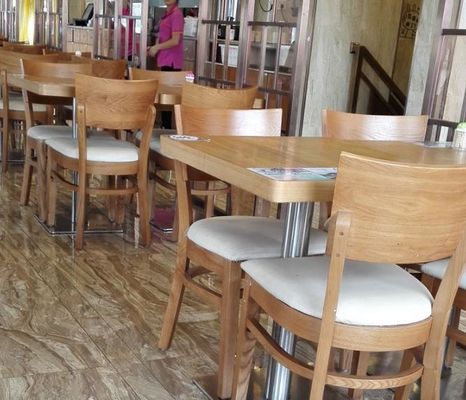 Silla de comedor de madera de hotel/café/restaurante con madera de calidad comercial