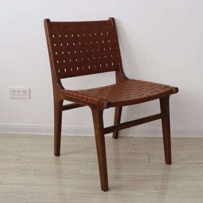 Logotipo personalizado sillas de ocio al aire libre Muebles de madera maciza estilo de diseño moderno con silla de comedor tejida de cuero PU