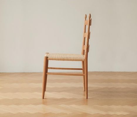 Burlywood W44*D48.5*H90CM Diseño Vintage Único Silla de comedor de madera sólida con asiento de cordón de papel tejido a mano