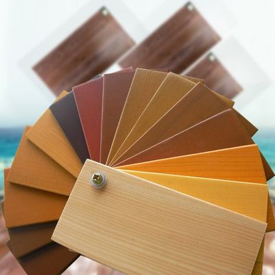 Silla de espuma de PU/tejido de madera maciza de ratan apoyabrazos Silla de comedor con asiento de caña tapizado y NO diseño plegado