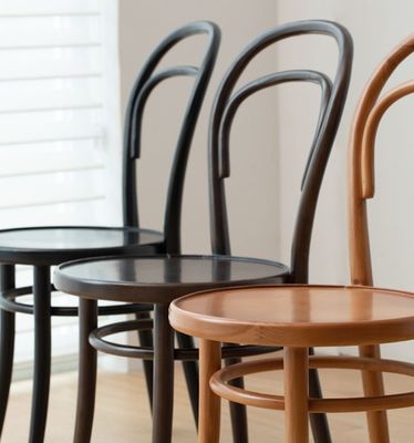 Sillones de comedor de ratán nórdico de madera con respaldo alto sillas de banquete de estilo moderno de mediados de siglo con silla de bistró de madera maciza