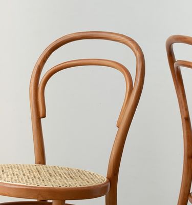 Sillones de comedor de ratán nórdico de madera con respaldo alto sillas de banquete de estilo moderno de mediados de siglo con silla de bistró de madera maciza
