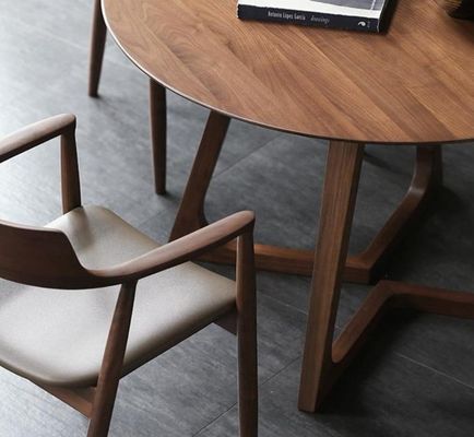 Embalaje de correos y muebles de comedor de diseño moderno redondo de madera sólida