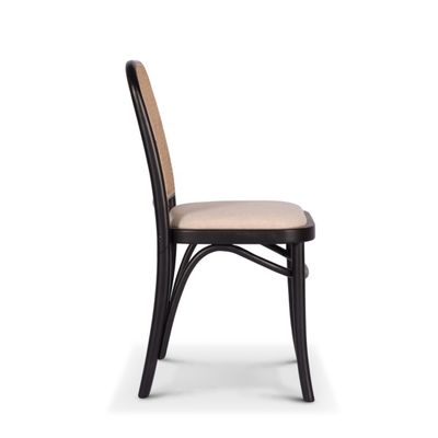 Silla de comedor clásica con marco de madera sólida en ratán negro para el restaurante hotel estilo de diseño moderno