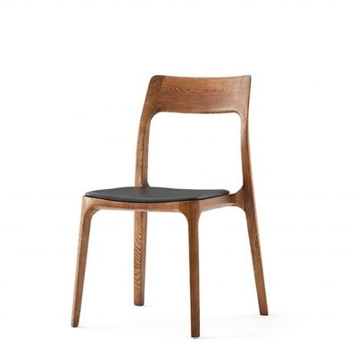Silla de comedor de diseño clásico apilada con material de madera sólida y alta capacidad de peso de 200 kg