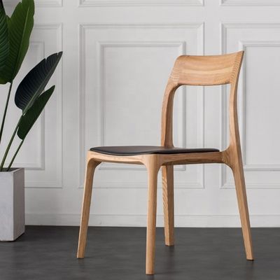 Silla de comedor de diseño clásico apilada con material de madera sólida y alta capacidad de peso de 200 kg