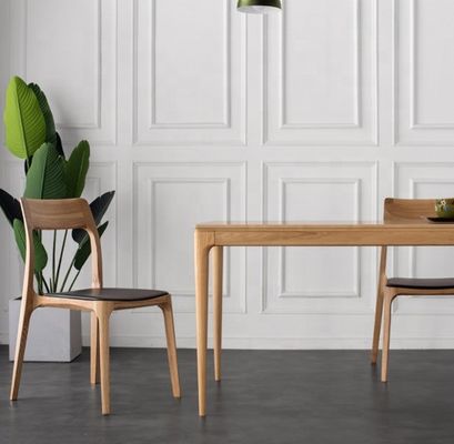 Silla de comedor de diseño clásico apilada con material de madera sólida y alta capacidad de peso de 200 kg