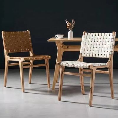 Dos años de garantía silla de comedor de madera con marco de madera maciza y cojín de asiento de cuero PU