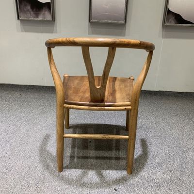 Y Silla de comedor de madera sólida específica para restaurantes con pintura NC / PU y diseño Wishbone
