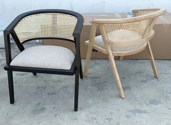 Eleva el aspecto de tu restaurante con sillas de madera personalizadas en tu color preferido