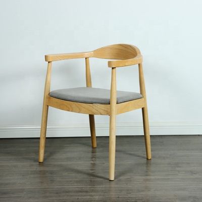 Silla de comedor moderna con reposabrazos silla de madera con cuero de PU y muebles de comedor
