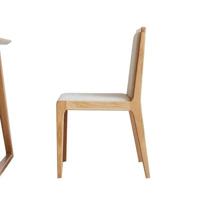 Silla de comedor de madera sólida con tapicería nórdica Diseño duradero y sofisticado