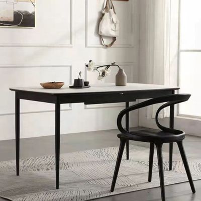 Silla de café con respaldo curvo y estilo nórdico
