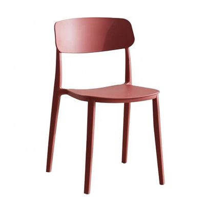 Silla de plástico rojo apilable para el diseño nórdico moderno en el restaurante del hotel Banquete o comedor en casa