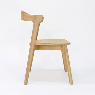 Elegante y cómoda silla de ocio moderna de madera de ceniza para cafetería hotel restaurante 53cm*50cm*76cm