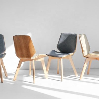 Economía comercial silla de comedor de tela con patas de madera maciza y diseño de tela moderna