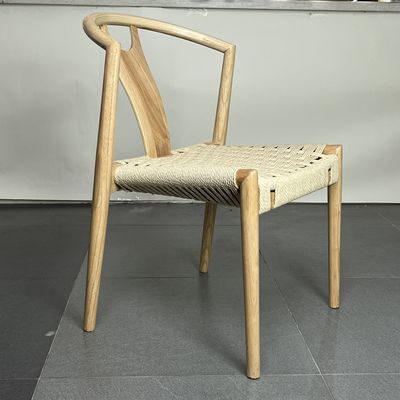 Embalaje de correo Restaurante sencillo Silla de madera apilada con asiento de cuerda y diseño ligero