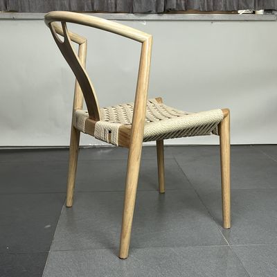 Embalaje de correo Restaurante sencillo Silla de madera apilada con asiento de cuerda y diseño ligero
