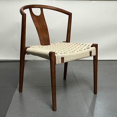Embalaje de correo Restaurante sencillo Silla de madera apilada con asiento de cuerda y diseño ligero