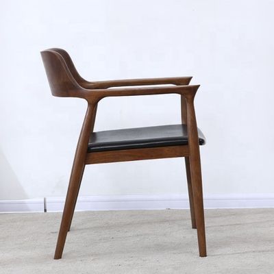 Silla de comedor específica Embalaje de correo Y brazo de comedor creativo Silla de madera para estilo moderno Restaurante y cafetería