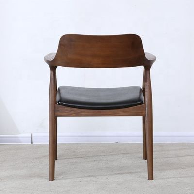 Silla de comedor específica Embalaje de correo Y brazo de comedor creativo Silla de madera para estilo moderno Restaurante y cafetería
