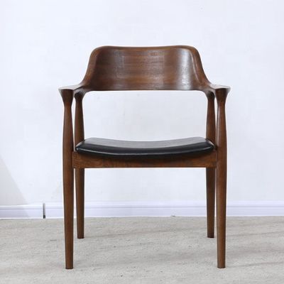 Silla de comedor específica Embalaje de correo Y brazo de comedor creativo Silla de madera para estilo moderno Restaurante y cafetería