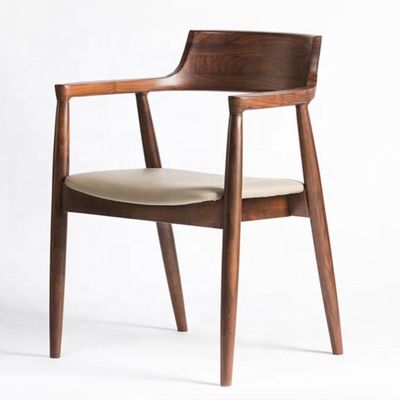 Silla de comedor específica Embalaje de correo Y brazo de comedor creativo Silla de madera para estilo moderno Restaurante y cafetería