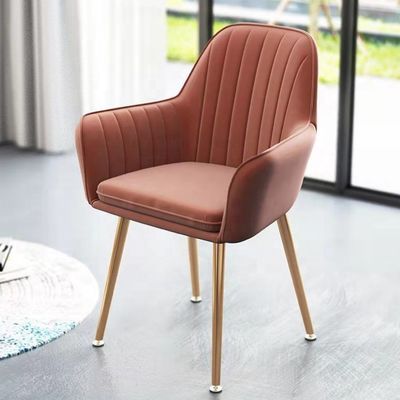 Pierna de metal dorado y reposabrazos silla de comedor de franela silla de terciopelo elegante para muebles de cafetería o comedor
