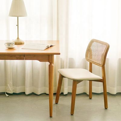 Silla de comedor de rotín de madera de estilo nórdico para interiores modernos