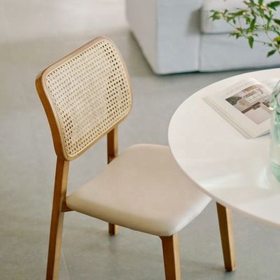 Silla de comedor de rotín de madera de estilo nórdico para interiores modernos