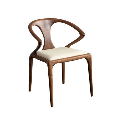 Silla de comedor de dormitorio de madera sólida nórdica con reposabrazos de diseño moderno acabado lacado