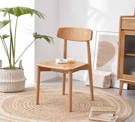 Silla de comedor apilable para restaurante moderno hecha de madera sólida en color natural