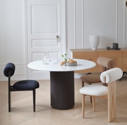 Silla de comedor de madera sólida con acabado lacado y cojín de esponja extraíble