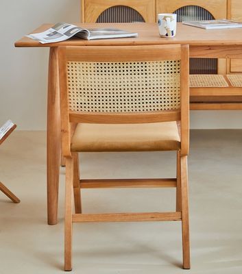 Muebles para el hogar acabado lacado silla de comedor de madera sólida con cojín y respaldo de rotín natural para muebles de diseño moderno