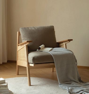 Inicio Muebles Generales Salón nórdico Sofá de madera silla con cojín de plumas natural tejido de ratán silla de madera sólida
