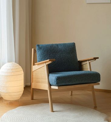 Inicio Muebles Generales Salón nórdico Sofá de madera silla con cojín de plumas natural tejido de ratán silla de madera sólida