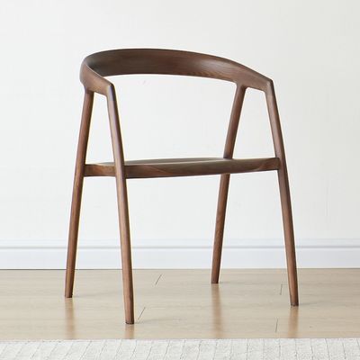Diseño de sillas de comedor para restaurantes Muebles de hoteles de madera sólida Moderno de color de nuez Tamaño W57*D53*H77CM