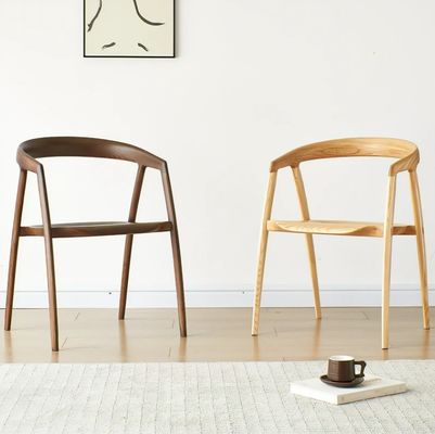Diseño de sillas de comedor para restaurantes Muebles de hoteles de madera sólida Moderno de color de nuez Tamaño W57*D53*H77CM