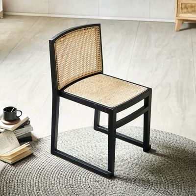 Embalaje de correo Silla de comedor de madera sólida con diseño moderno y rotín apilable